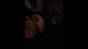 Pareja de lesbianas besos muy apasionados 