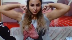 fit cam girl show off her muscles